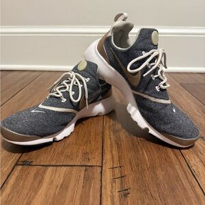 Size 9 - Nike Presto Fly SE Women’s Running Shoes Light Orewood Brown Gold